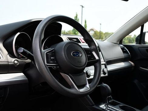 Used 2018 Subaru Outback 2.5i AWD/4WD image 11