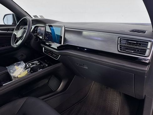 Used 2024 Volkswagen Atlas Cross Sport SE w/ Panoramic Sunroof Package FWD image 29