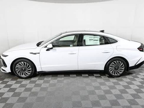 New 2025 Hyundai Sonata Limited FWD image 3