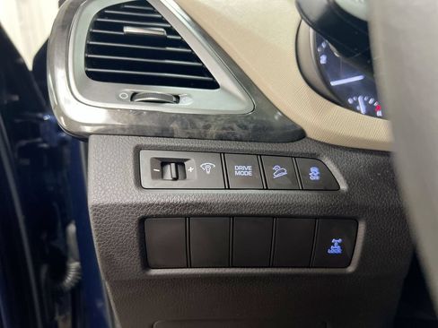 Used 2017 Hyundai Santa Fe Sport AWD/4WD image 18