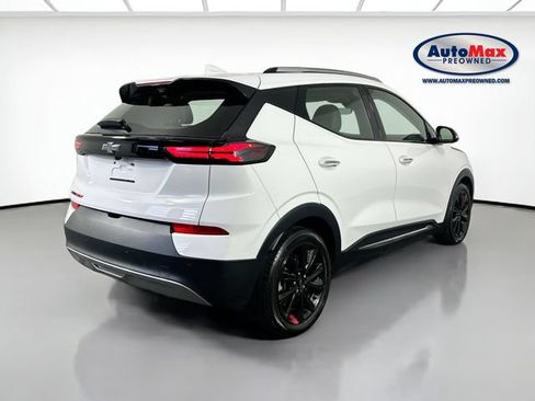 Used 2023 Chevrolet Bolt EUV Premier w/ Sun & Sound Package FWD image 2