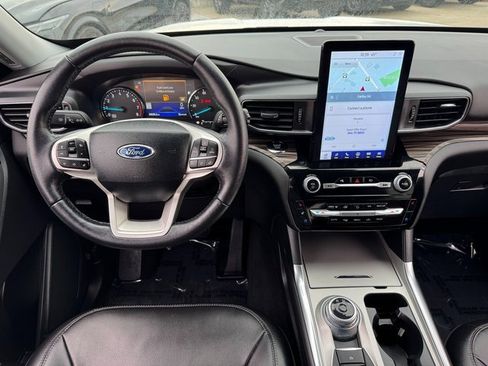 Used 2023 Ford Explorer Limited w/ Limited Technology Package image 4