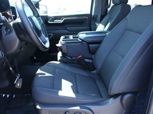 Used 2025 Chevrolet Silverado 1500 LT RWD image 39