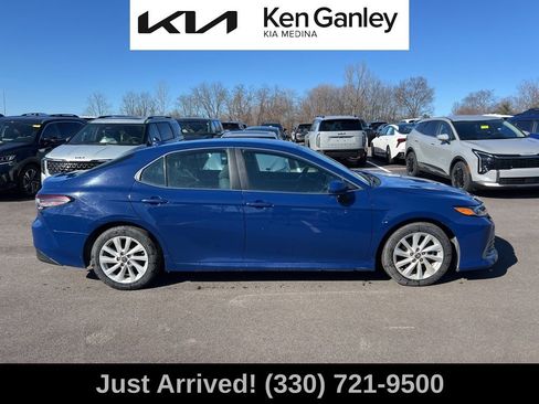 Used 2023 Toyota Camry LE image 4