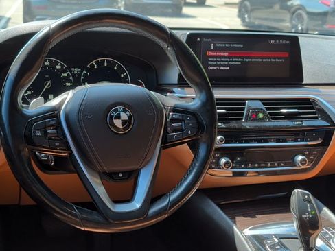 Used 2019 BMW 530i w/ Convenience Package RWD image 16