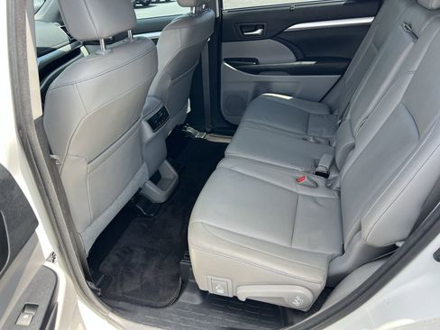 Used 2017 Toyota Highlander XLE AWD/4WD image 32