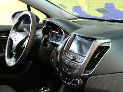 Used 2019 Chevrolet Cruze LT w/ LT True North Edition FWD image 10