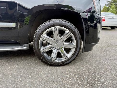 Used 2016 Cadillac Escalade Luxury AWD/4WD image 35
