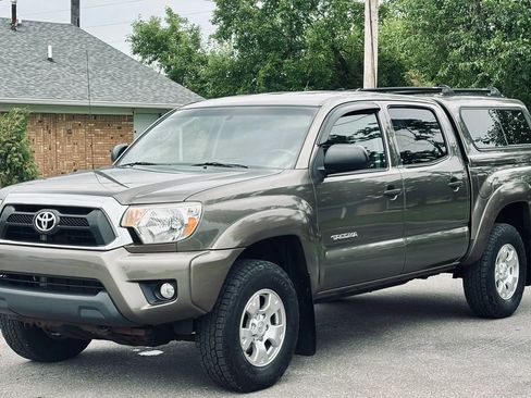 Used 2014 Toyota Tacoma 4x4 Double Cab w/ SR5 Package image 1