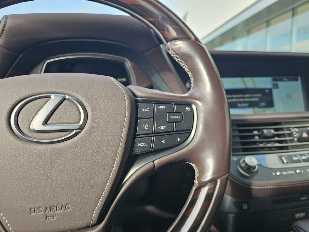 Used 2018 Lexus LS 500h AWD w/ Luxury Package image 34