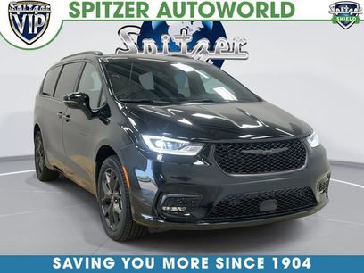 New 2026 Chrysler Pacifica Limited w/ S Appearance Package