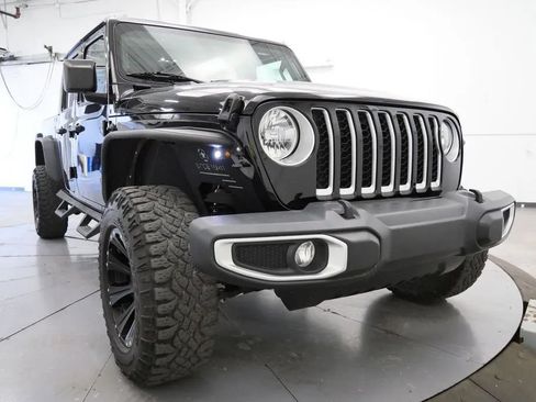 Used 2023 Jeep Gladiator Overland AWD/4WD image 38