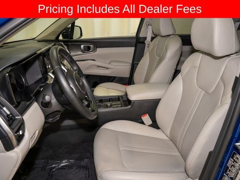 Used 2023 Kia Sorento S w/ Panoramic Sunroof Package FWD image 12