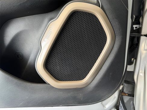 Used 2015 Jeep Renegade Latitude w/ Popular Equipment Group image 14