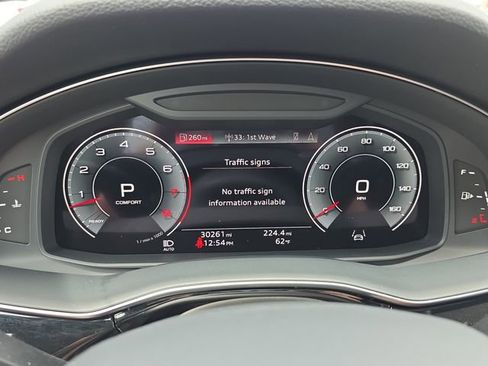 Used 2023 Audi Q8 Prestige AWD/4WD image 19
