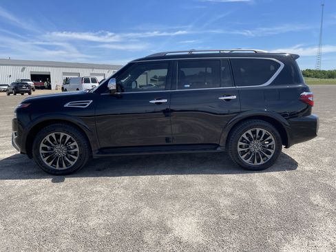 Used 2024 Nissan Armada Platinum w/ Captain's Chairs Package RWD image 7