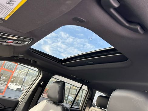 Used 2025 Jeep Grand Cherokee Altitude image 34