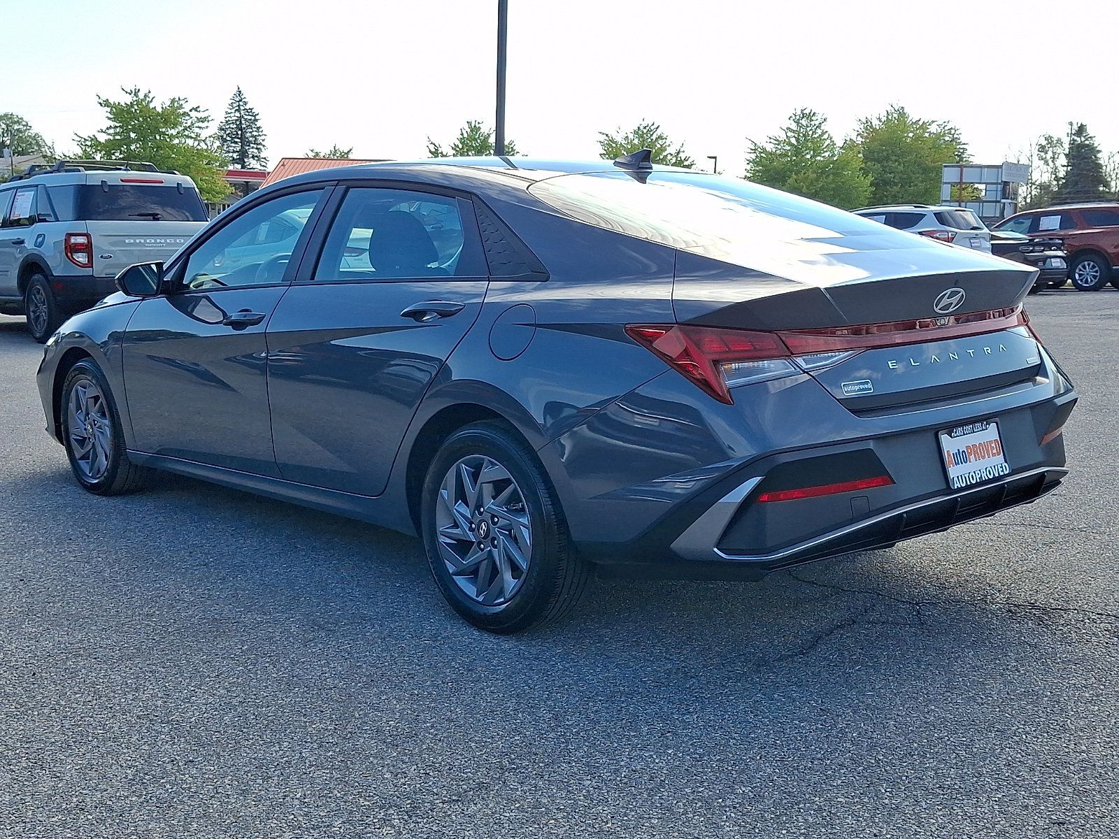 Used 2026 Hyundai Elantra Hybrid FWD image 4