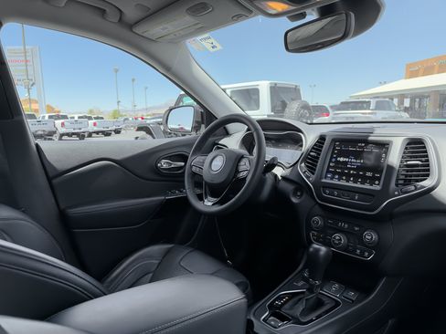 Used 2023 Jeep Cherokee Altitude Lux AWD/4WD image 9