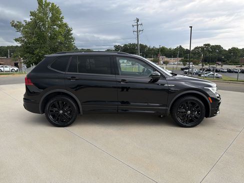 Used 2022 Volkswagen Tiguan SE R-Line AWD/4WD image 31