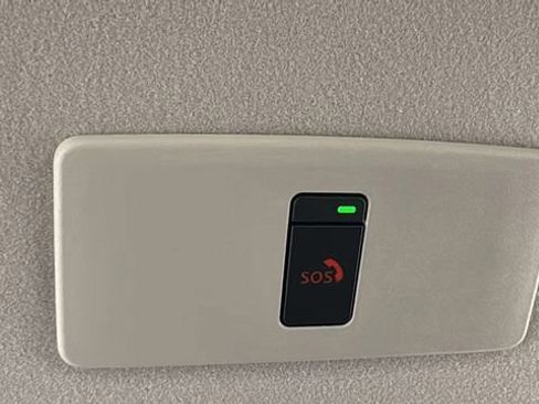 New 2025 Nissan Versa SR w/ Trunk Package FWD image 28