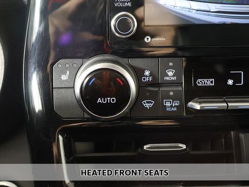 Used 2021 Toyota Highlander XLE image 7