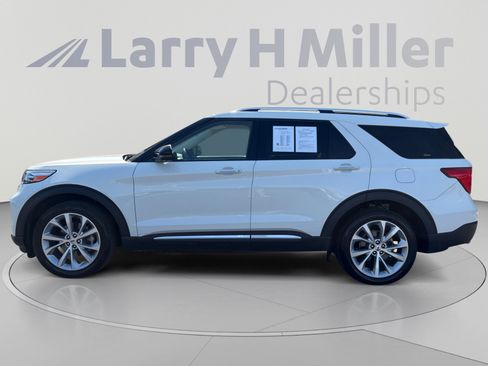 Used 2023 Ford Explorer Platinum w/ Technology Package AWD/4WD image 2