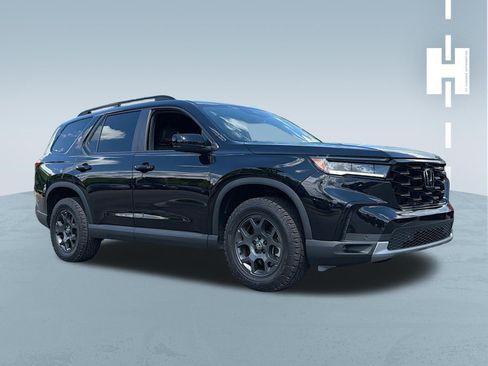 Used 2024 Honda Pilot TrailSport image 1
