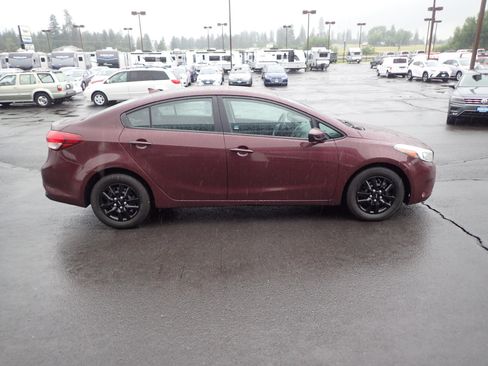 Used 2018 Kia Forte LX image 6