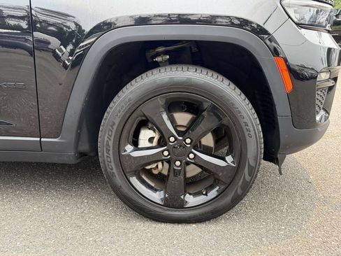 Certified 2023 Jeep Grand Cherokee Limited w/ Black Appearance Package AWD/4WD image 13