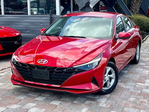 Used 2021 Hyundai Elantra SE FWD image 1