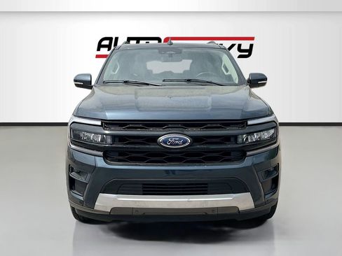 Used 2023 Ford Expedition XLT RWD image 2