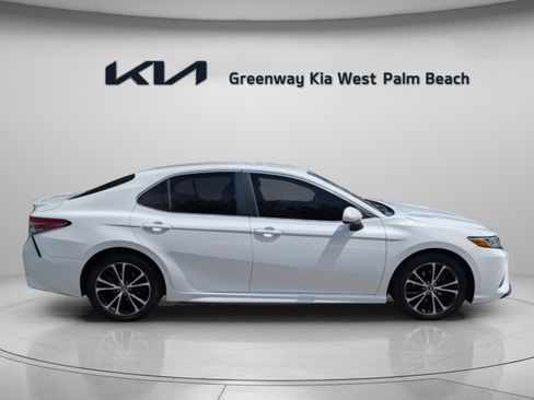 Used 2018 Toyota Camry SE image 8