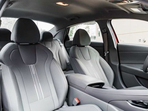 Certified 2023 Hyundai Elantra SEL w/ Convenience Package image 28