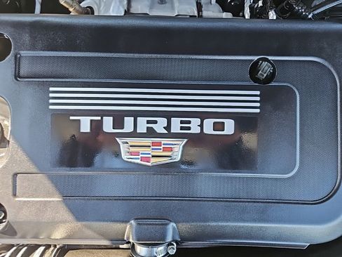 Used 2025 Cadillac XT4 Premium Luxury image 37