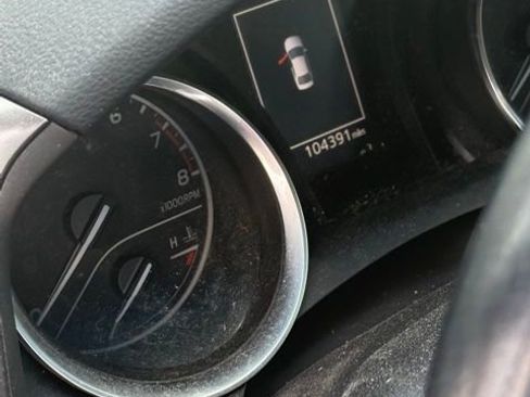 Used 2018 Toyota Camry SE w/ Moonroof Package image 13