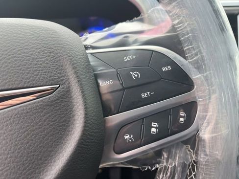 New 2026 Chrysler Pacifica Select image 18