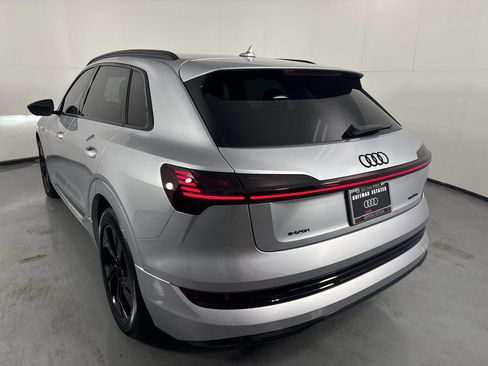 Used 2022 Audi e-tron Premium w/ Convenience Plus Package AWD/4WD image 31