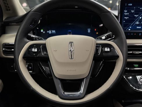 Used 2025 Lincoln Corsair AWD w/ Equipment Group 101A image 32