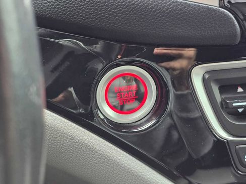 Used 2016 Honda Pilot Touring image 39