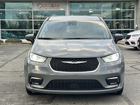 Certified 2023 Chrysler Pacifica Touring-L image 6