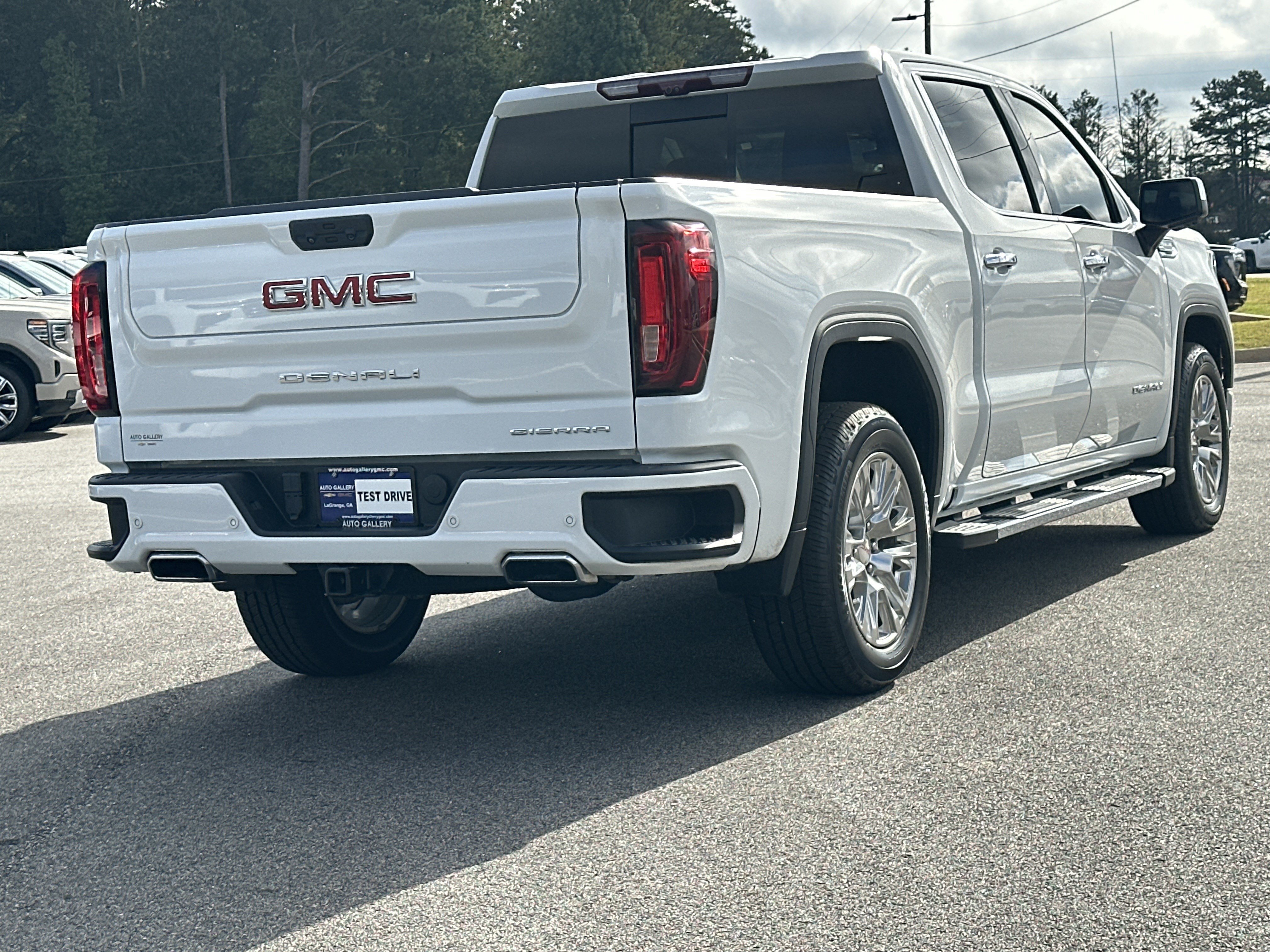 Used 2023 GMC Sierra 1500 Denali w/ Technology Package AWD/4WD image 6