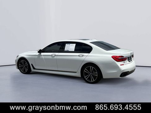 Used 2018 BMW 750i RWD image 5