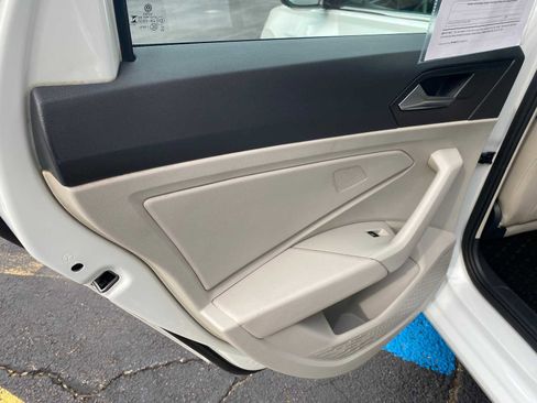 Used 2024 Volkswagen Jetta SE FWD image 25