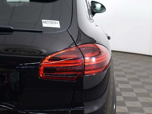 Used 2017 Porsche Cayenne AWD/4WD image 17