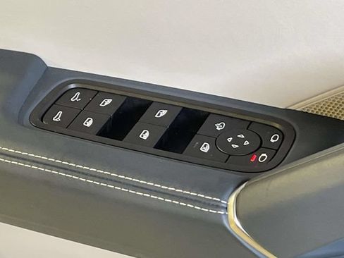 Certified 2022 Porsche Cayenne AWD/4WD image 36