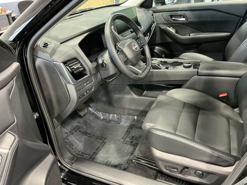 Used 2025 Nissan Rogue SL w/ SL Premium Package image 5