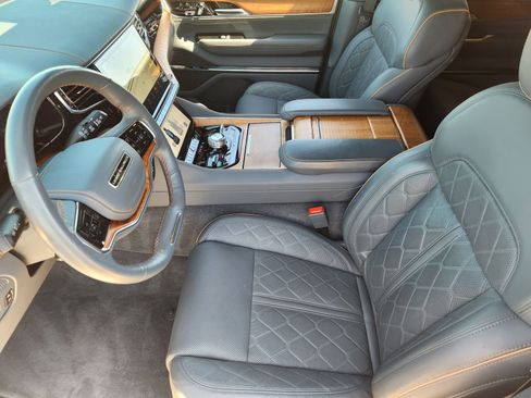 Used 2024 Jeep Grand Wagoneer Series III w/ Flexible Seating Group AWD/4WD image 16