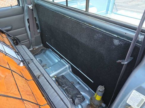 Used 1993 Nissan Pickup 2WD Regular Cab image 19