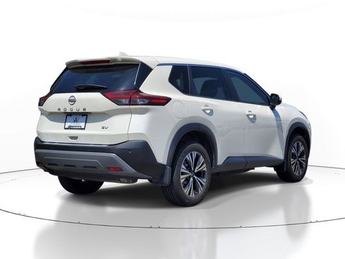 Used 2023 Nissan Rogue SV FWD image 4